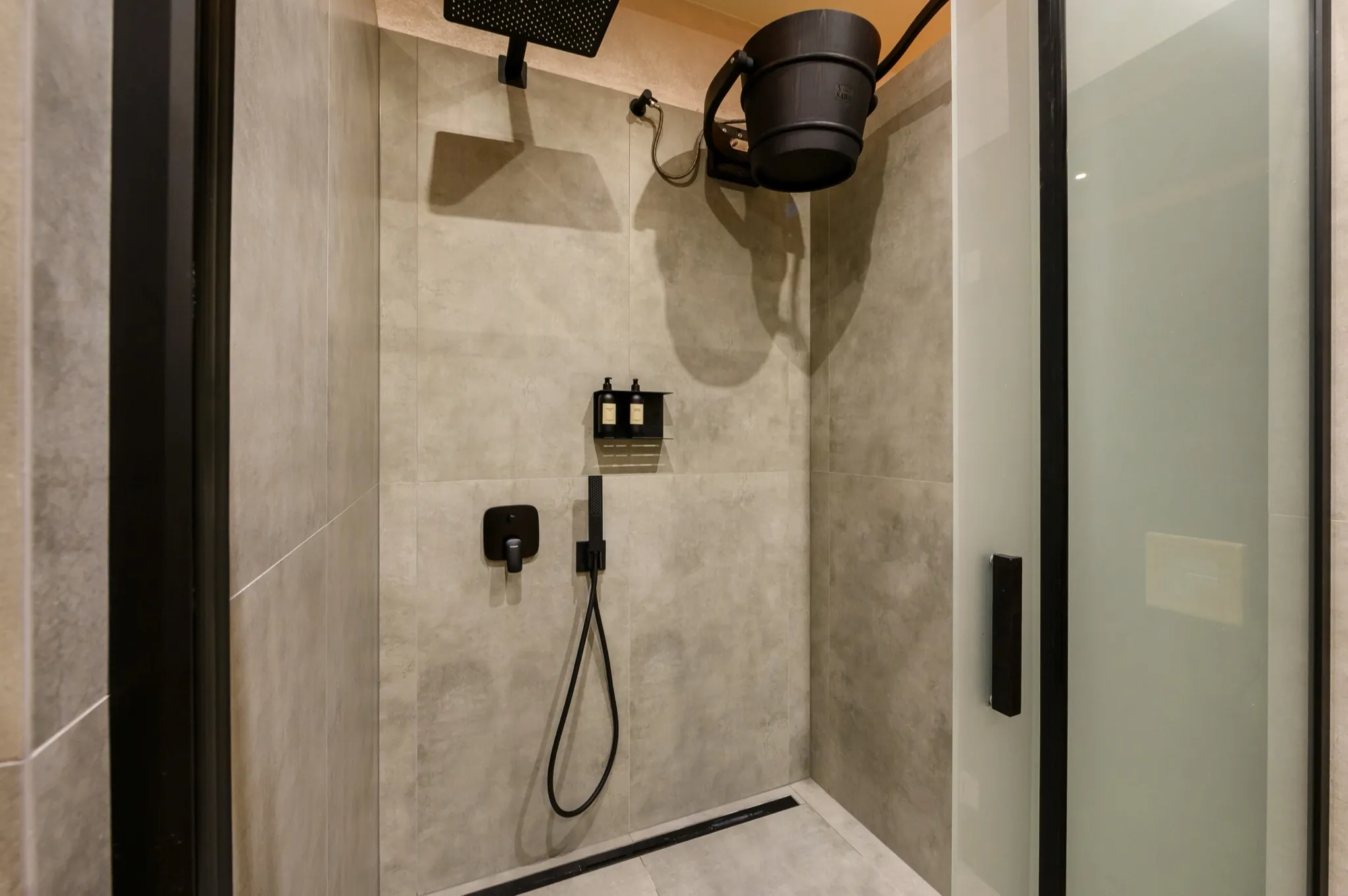 Prosklený sprchový kout — wellness Plzeň